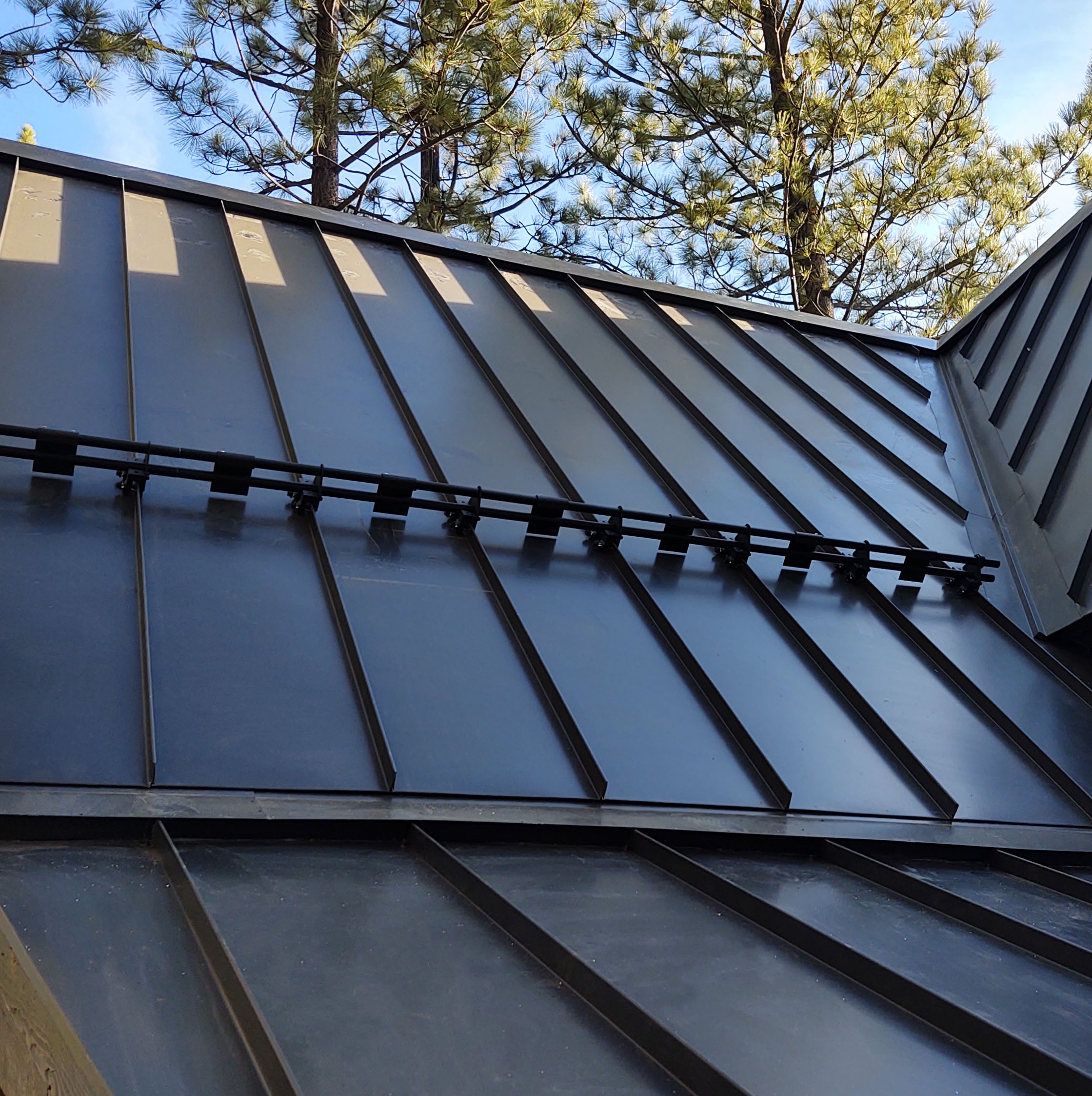 Metal vs Asphalt Roofing in Edinburgh: Real Stories